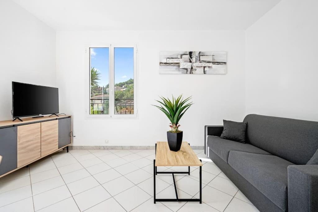 La Villa Julia - Calme - Spacieux - Parking Prive - Climatisation マントン エクステリア 写真