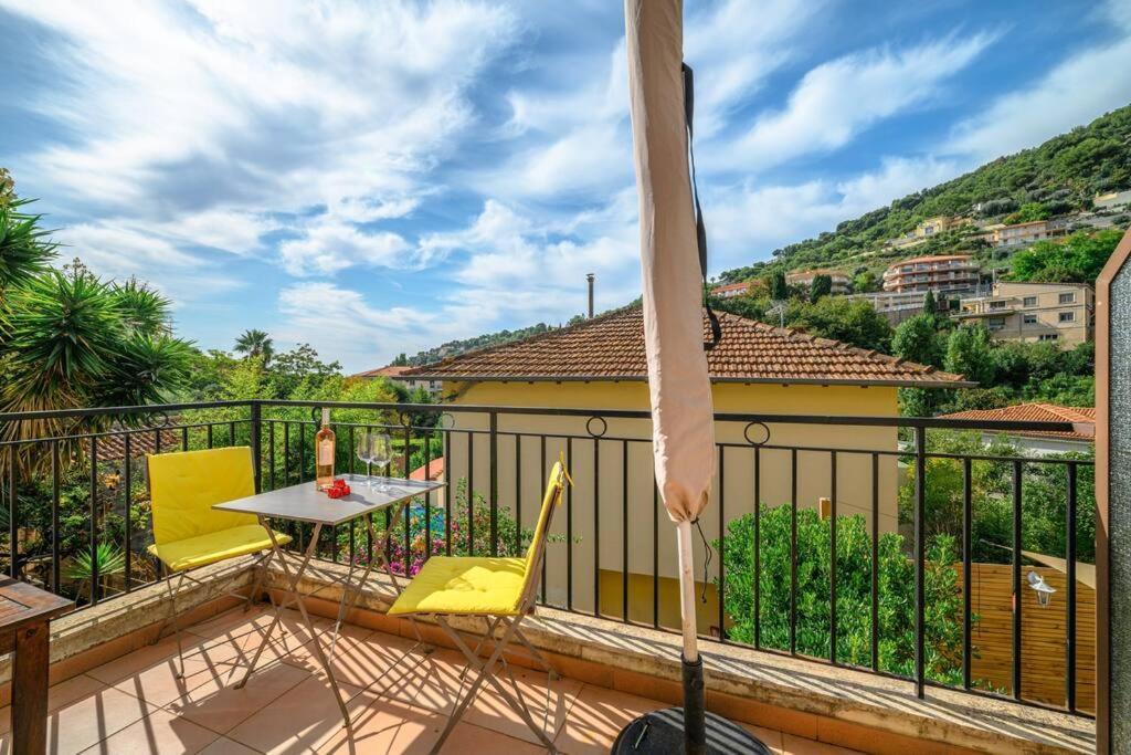 La Villa Julia - Calme - Spacieux - Parking Prive - Climatisation マントン エクステリア 写真