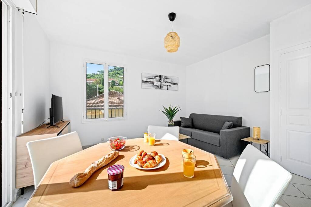 La Villa Julia - Calme - Spacieux - Parking Prive - Climatisation マントン エクステリア 写真